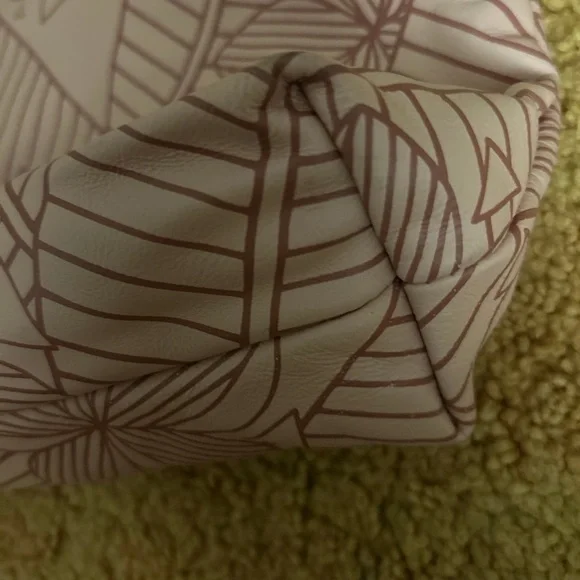 Umbrella Collective Jana Lam Hawaii printed leather crossbody - Picture 4 of 12